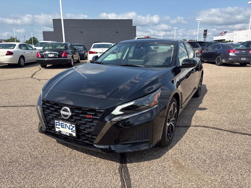 2025 Super Black Nissan Altima 2.5 SR FWD Sedan