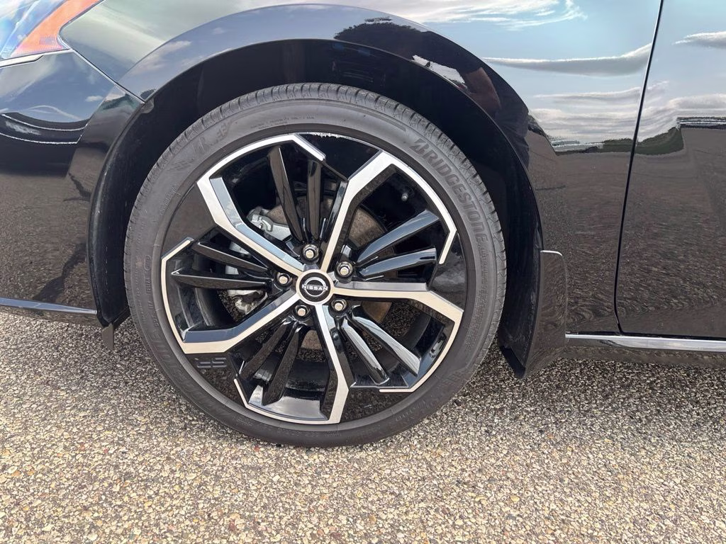 2025 Super Black Nissan Altima 2.5 SR FWD Sedan