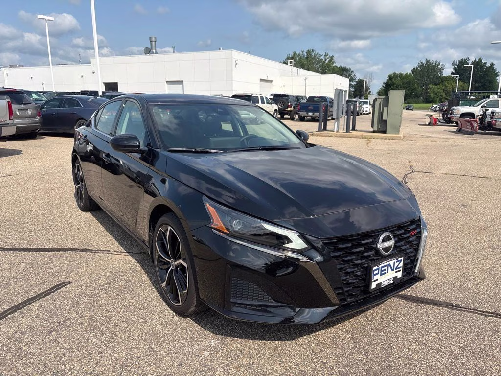 2025 Super Black Nissan Altima 2.5 SR FWD Sedan