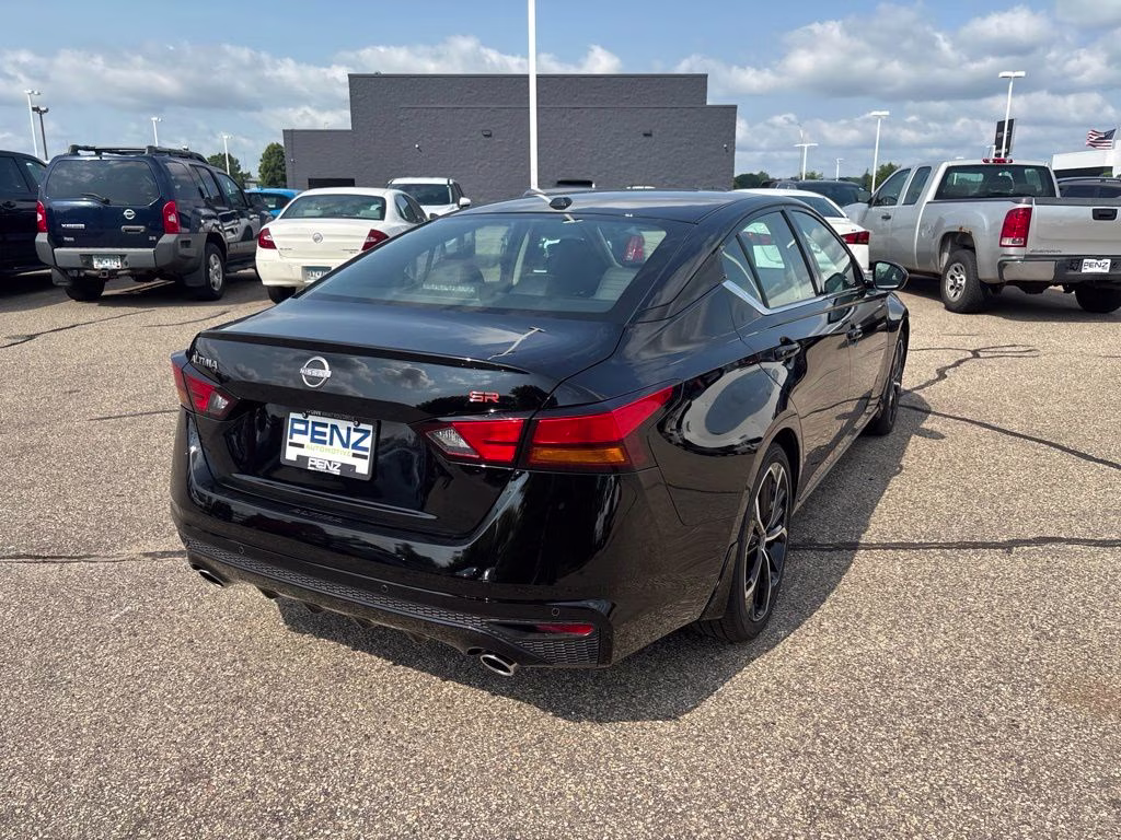 2025 Super Black Nissan Altima 2.5 SR FWD Sedan