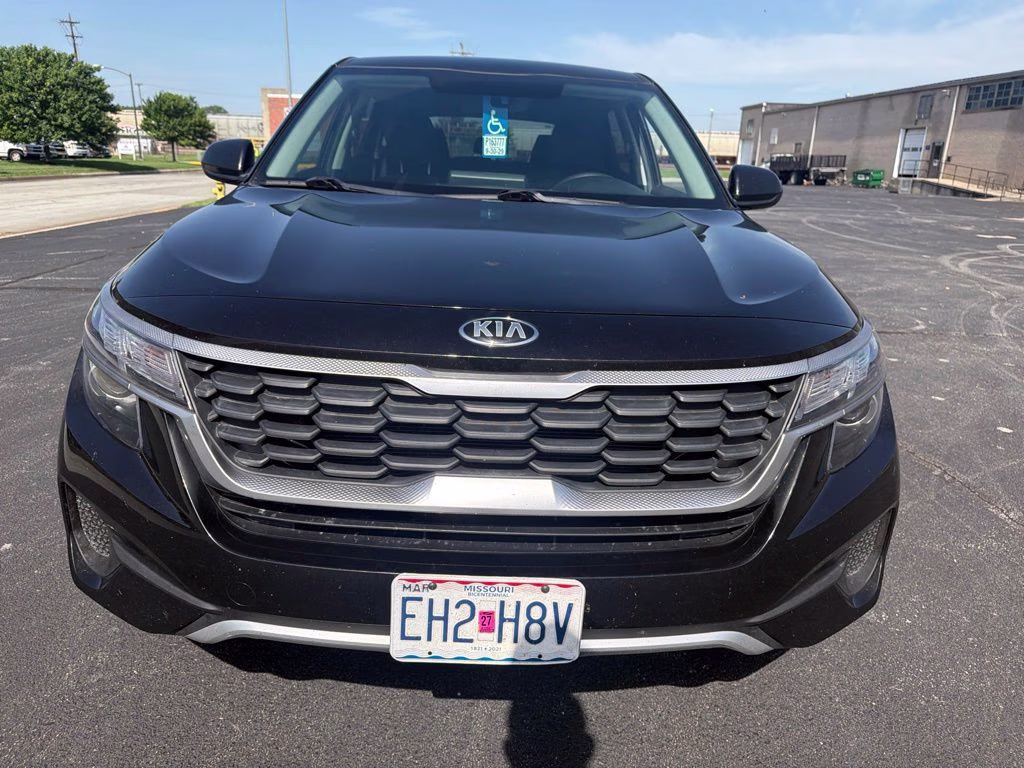 Used 2021 Kia Seltos LX with VIN KNDEPCAA6M7187221 for sale in North Kansas City, MO