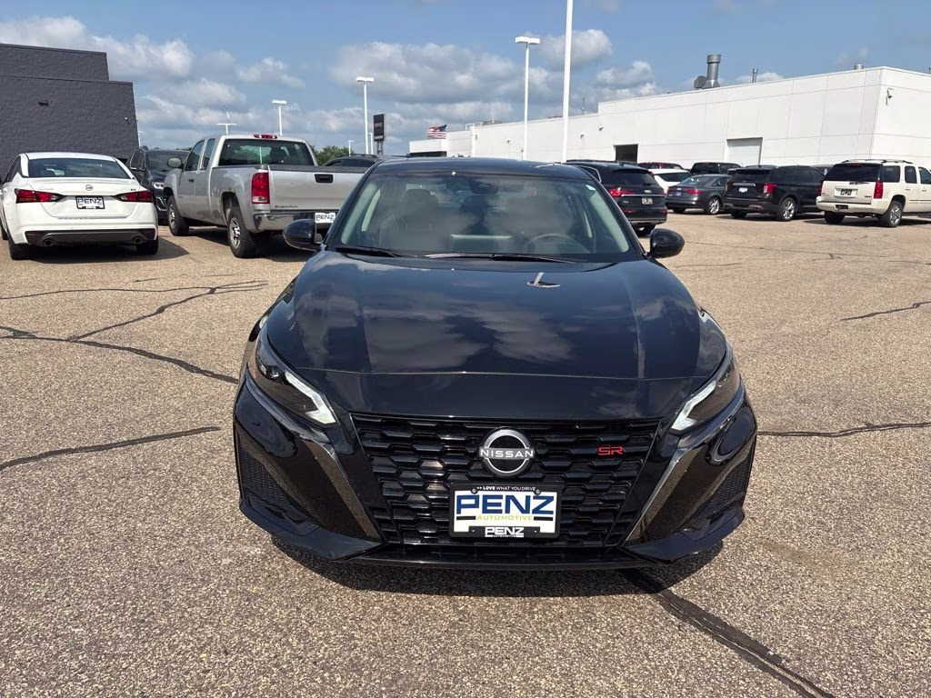 2025 Super Black Nissan Altima 2.5 SR FWD Sedan