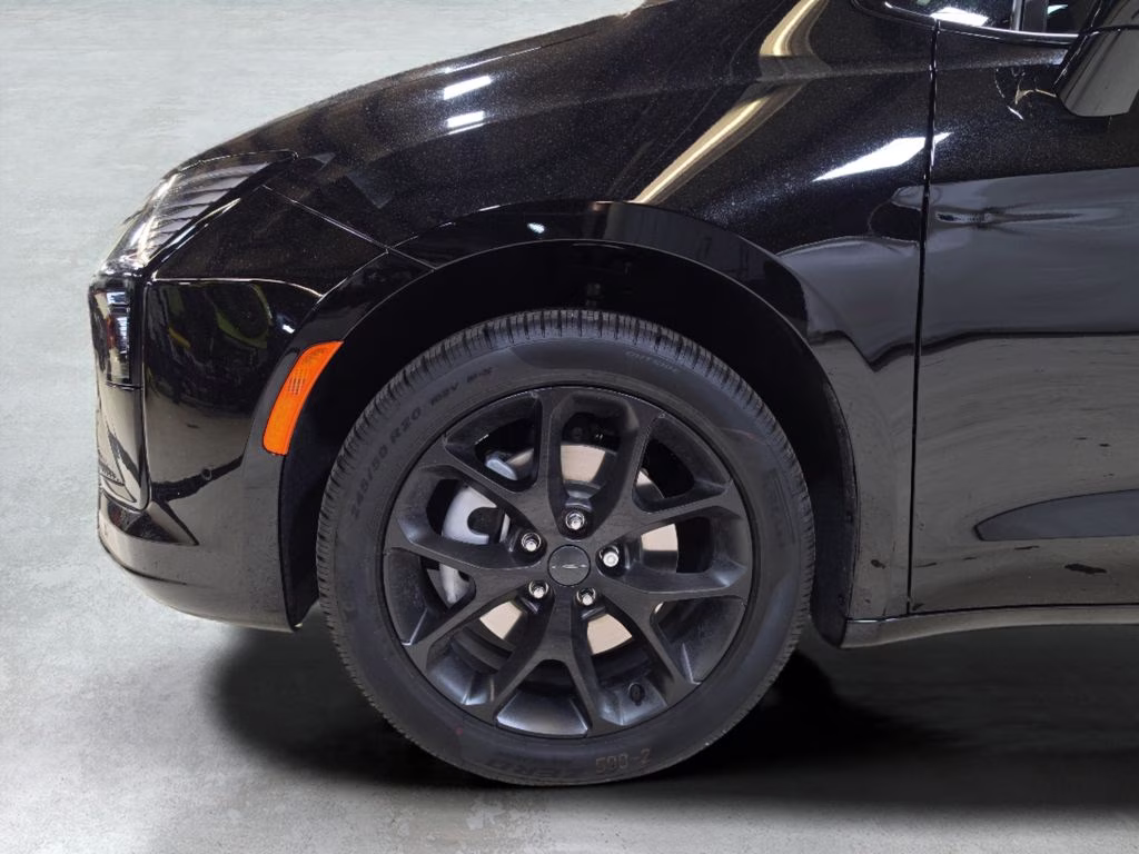 2027 Diamond Black Crystal Pearlcoat Chrysler Pacifica Limited AWD Van