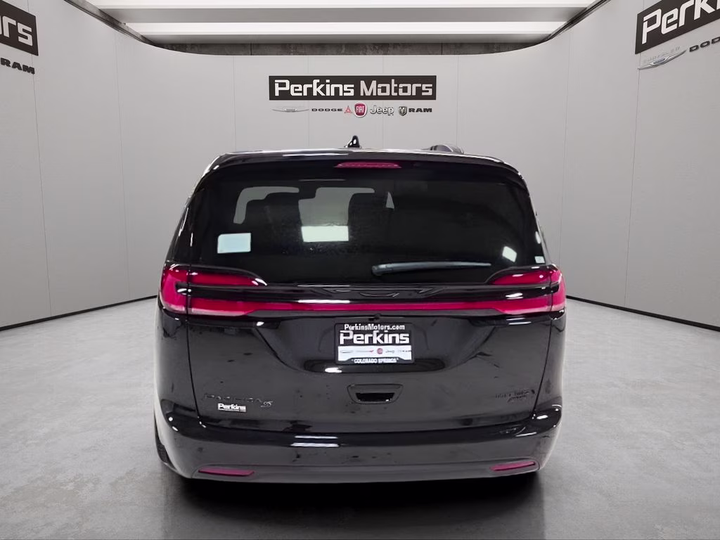 2027 Diamond Black Crystal Pearlcoat Chrysler Pacifica Limited AWD Van