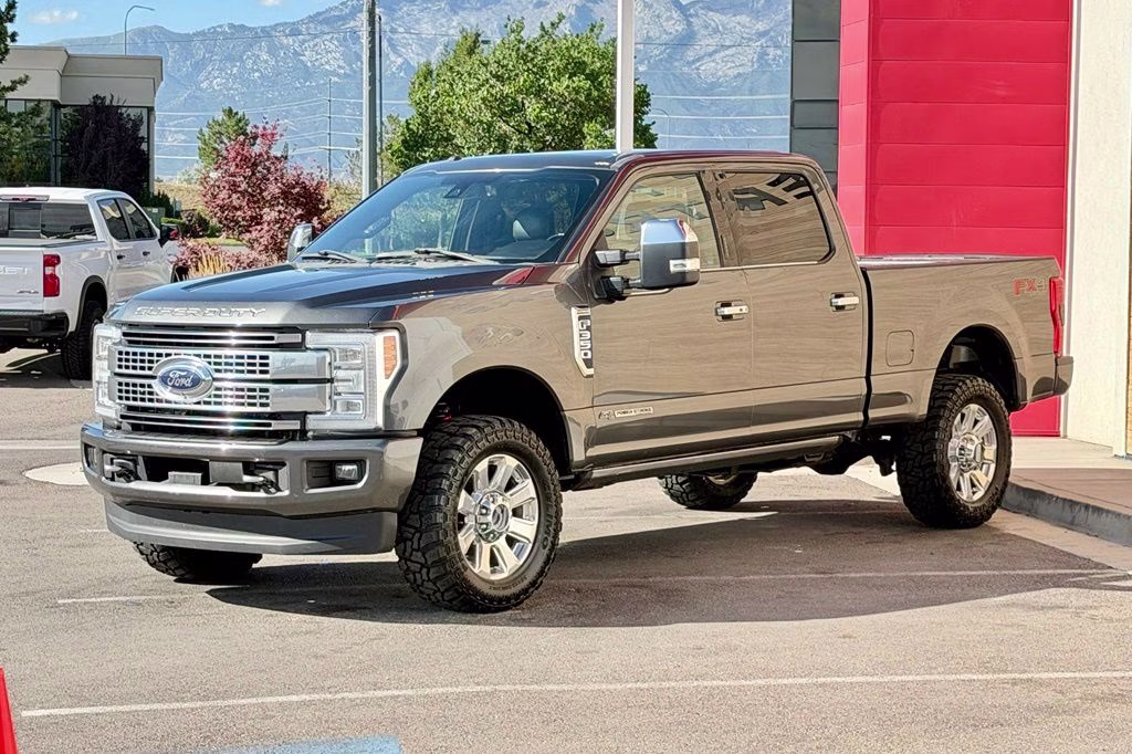 2017 Magnetic Ford Super Duty F-350 SRW Platinum 4X4 Truck
