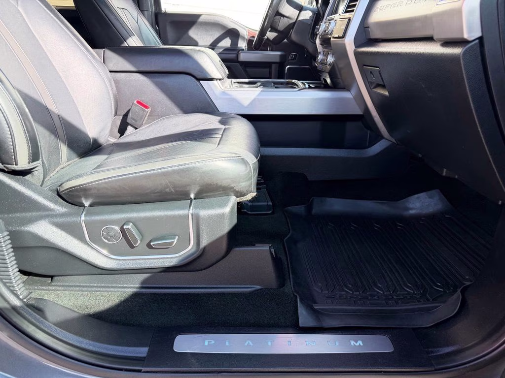 2017 Magnetic Ford Super Duty F-350 SRW Platinum 4X4 Truck