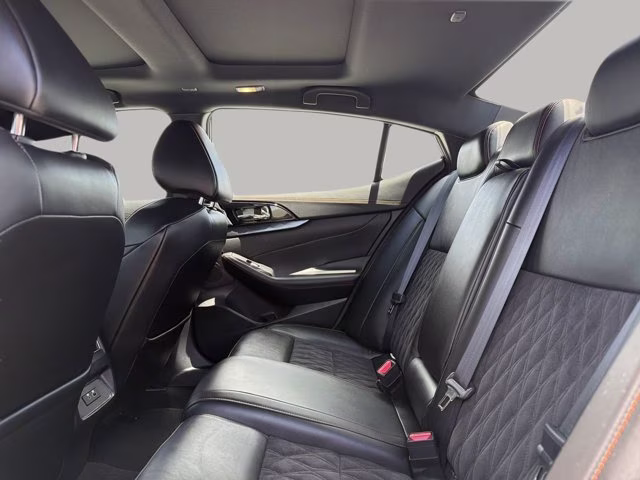 2023 Pearl White Tricoat Nissan Maxima SR FWD Sedan