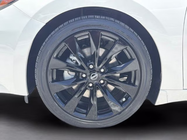 2023 Pearl White Tricoat Nissan Maxima SR FWD Sedan