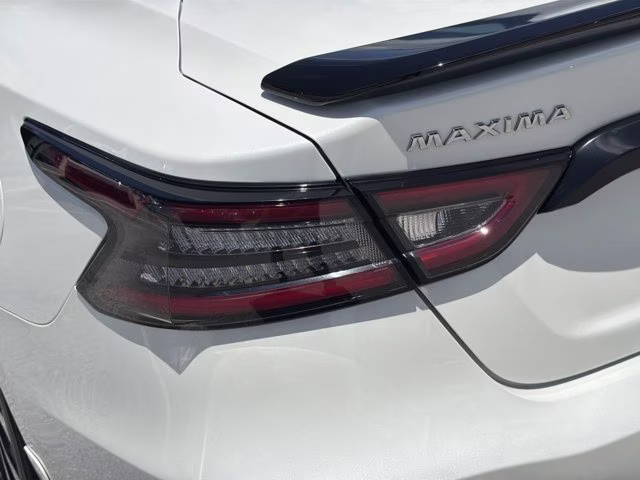 2023 Pearl White Tricoat Nissan Maxima SR FWD Sedan