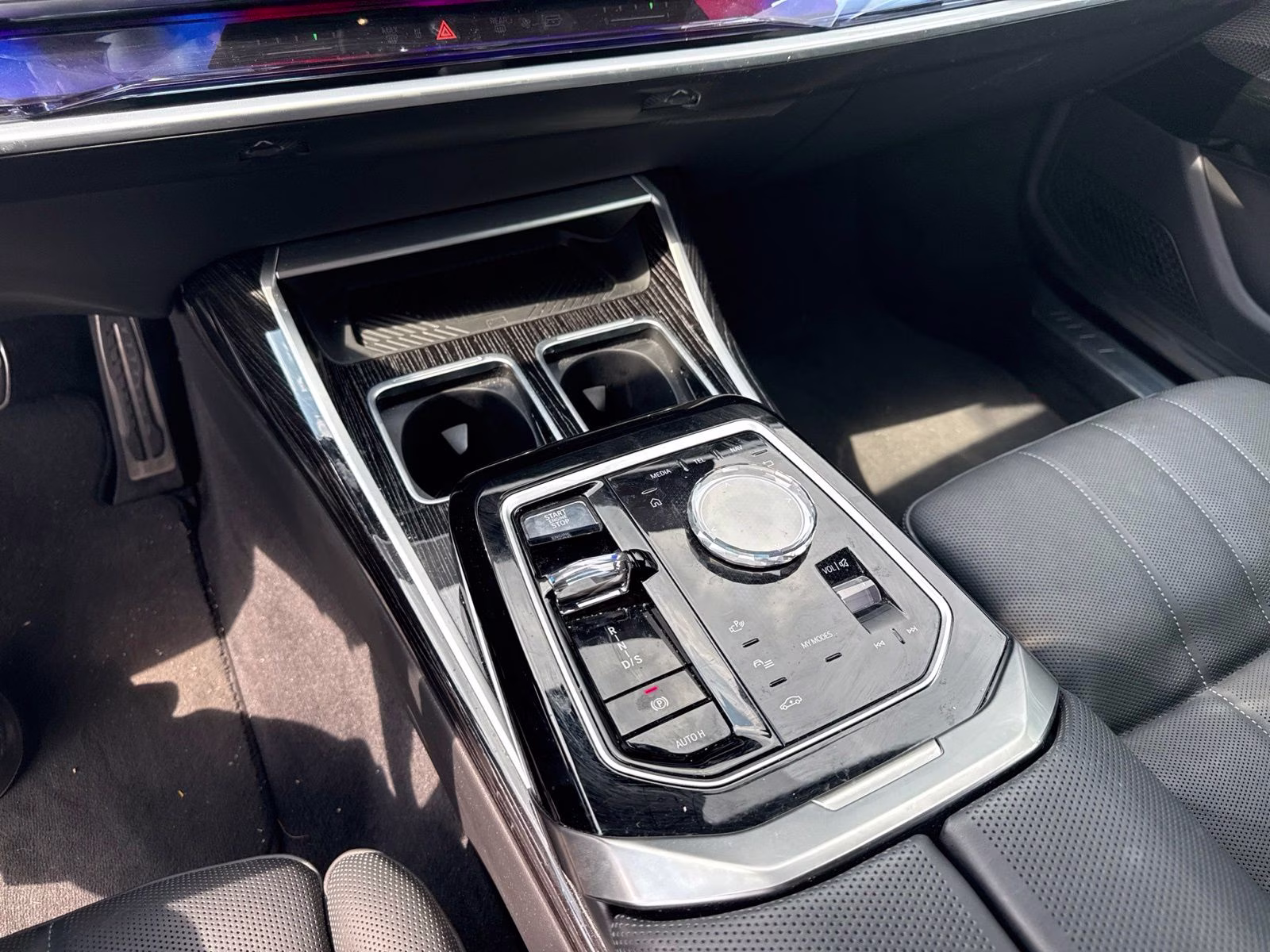 2023 Carbon Black Metallic BMW 7 Series 740i RWD Sedan