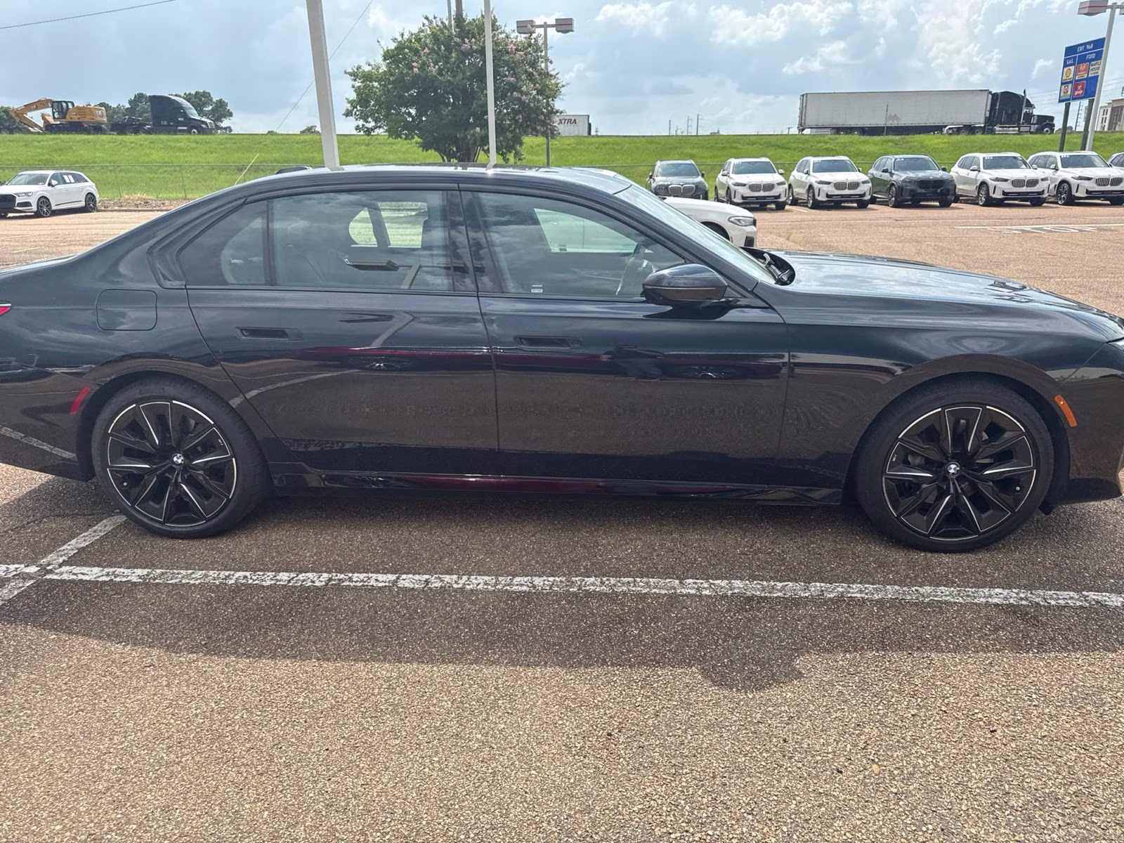 2023 Carbon Black Metallic BMW 7 Series 740i RWD Sedan