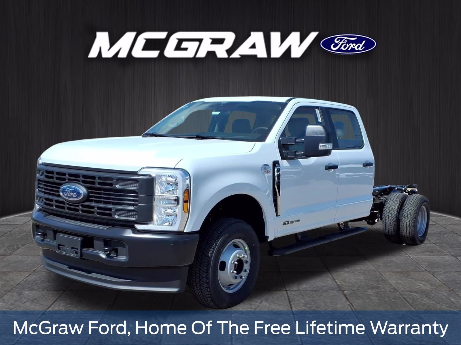 2026 Oxford White Ford Super Duty F-350 DRW XL 4X4 Chassis