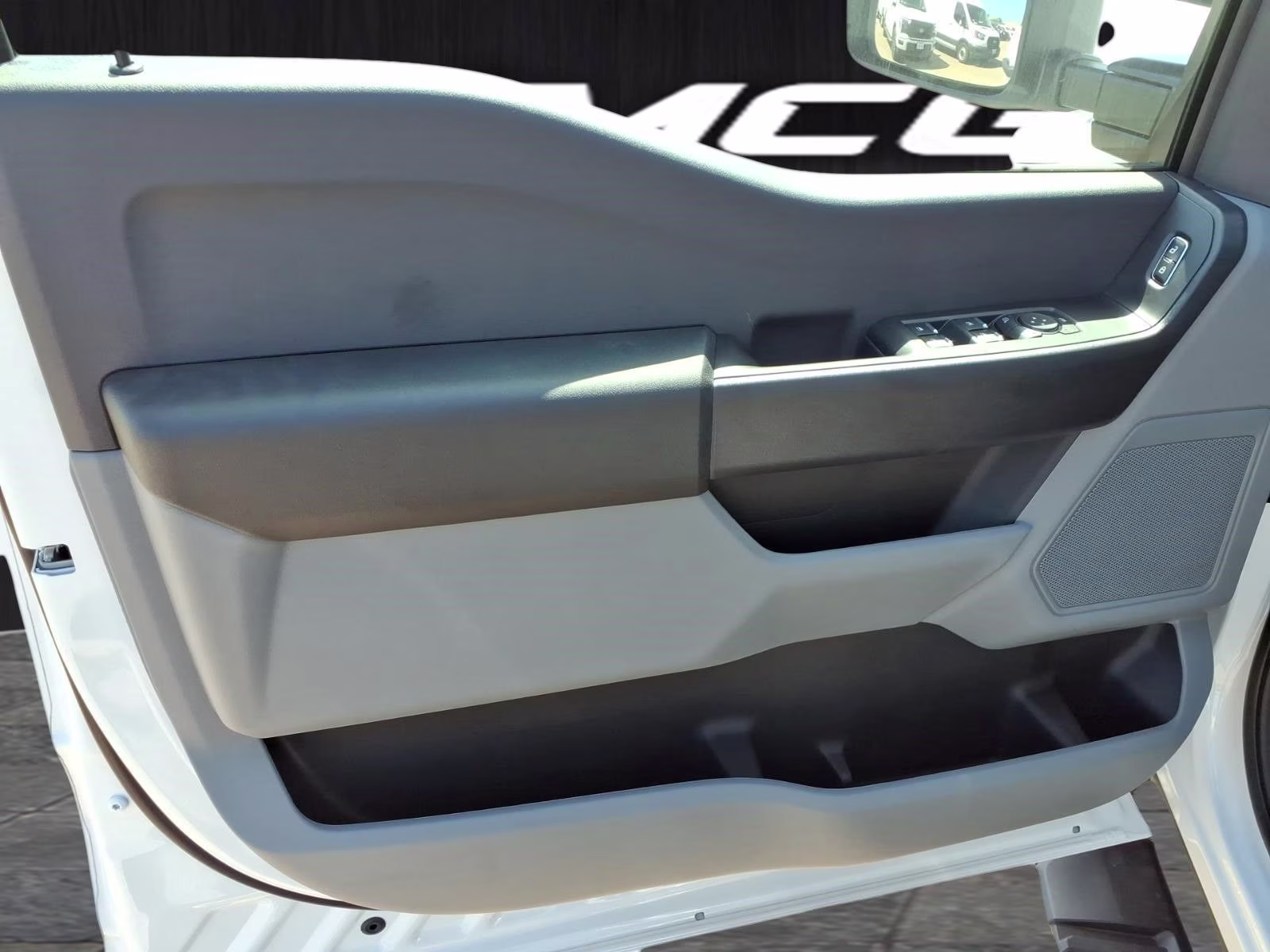 2026 Oxford White Ford Super Duty F-350 DRW XL 4X4 Chassis