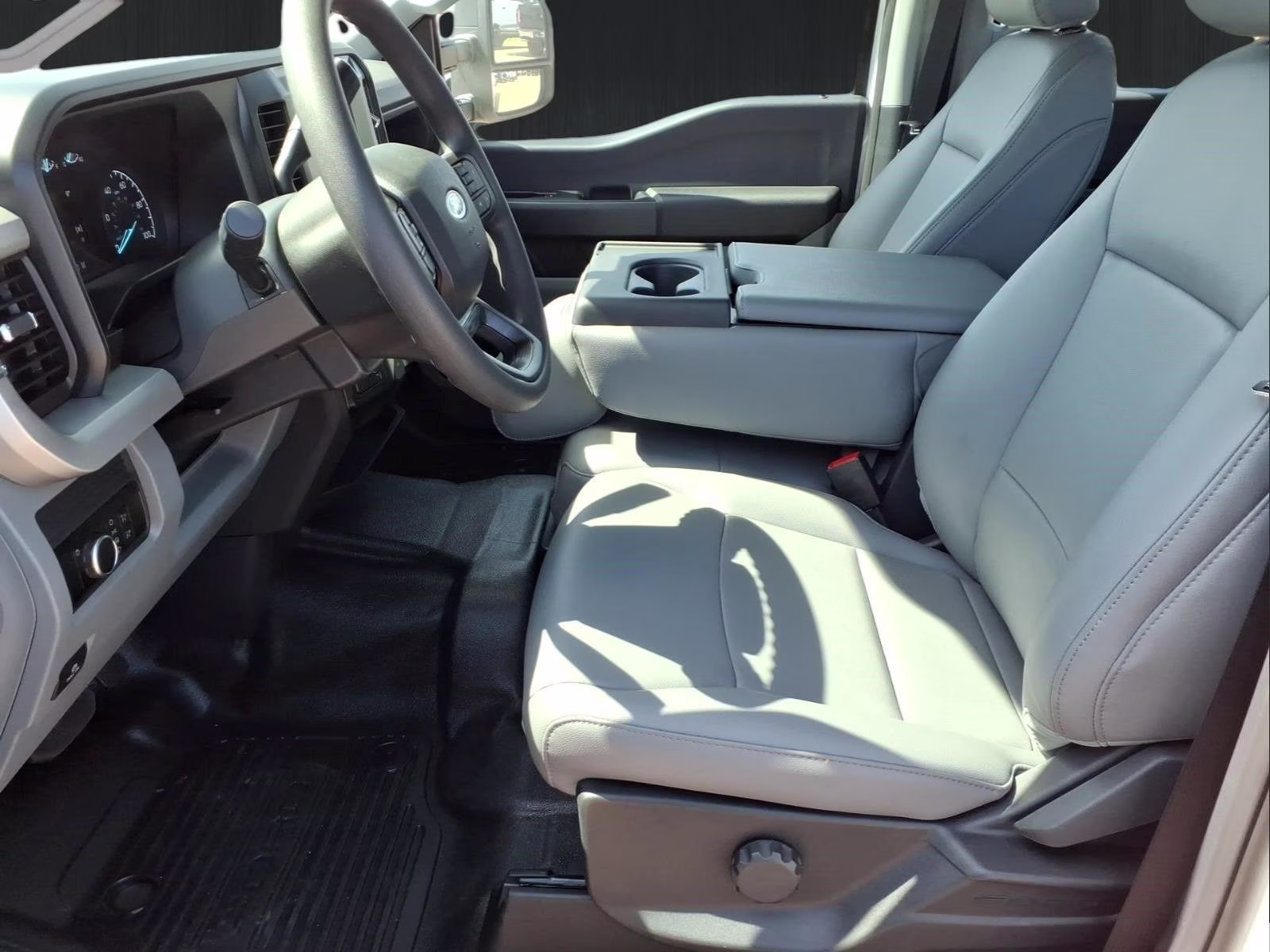 2026 Oxford White Ford Super Duty F-350 DRW XL 4X4 Chassis