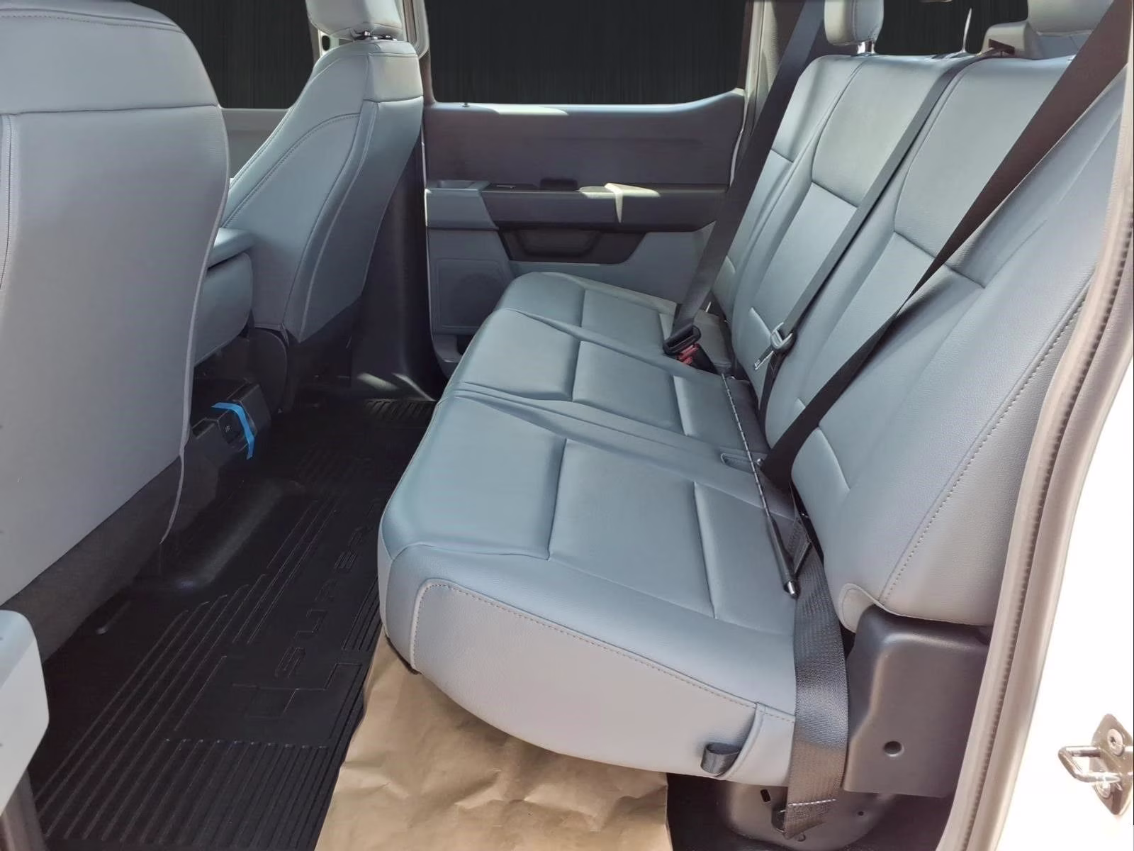 2026 Oxford White Ford Super Duty F-350 DRW XL 4X4 Chassis