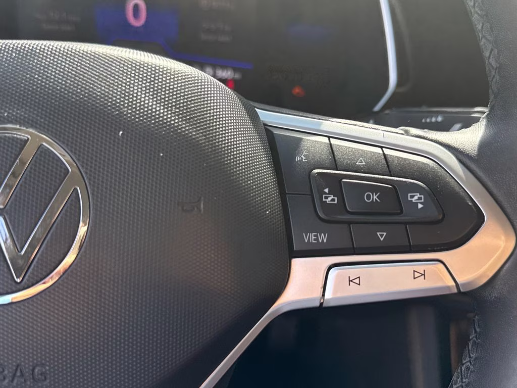 2022 Platinum Gray Metallic Volkswagen Jetta 1.5T SE FWD Sedan
