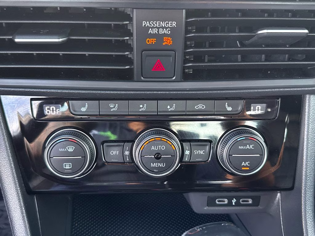 2022 Platinum Gray Metallic Volkswagen Jetta 1.5T SE FWD Sedan