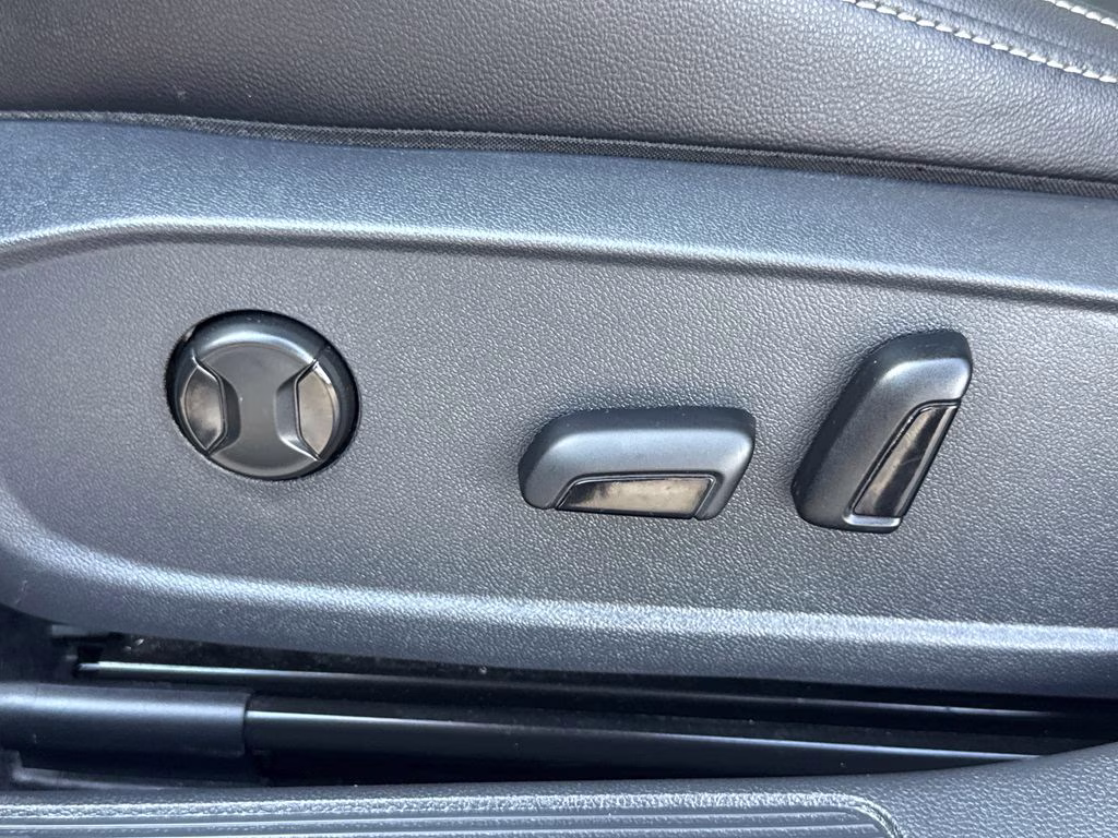 2022 Platinum Gray Metallic Volkswagen Jetta 1.5T SE FWD Sedan