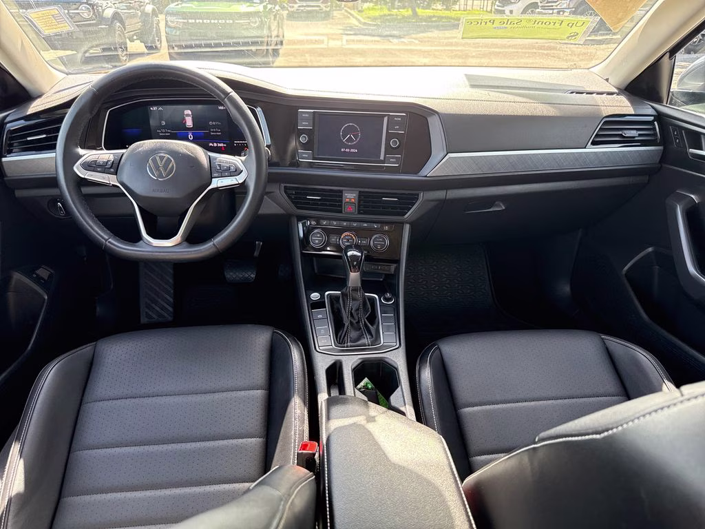 2022 Platinum Gray Metallic Volkswagen Jetta 1.5T SE FWD Sedan