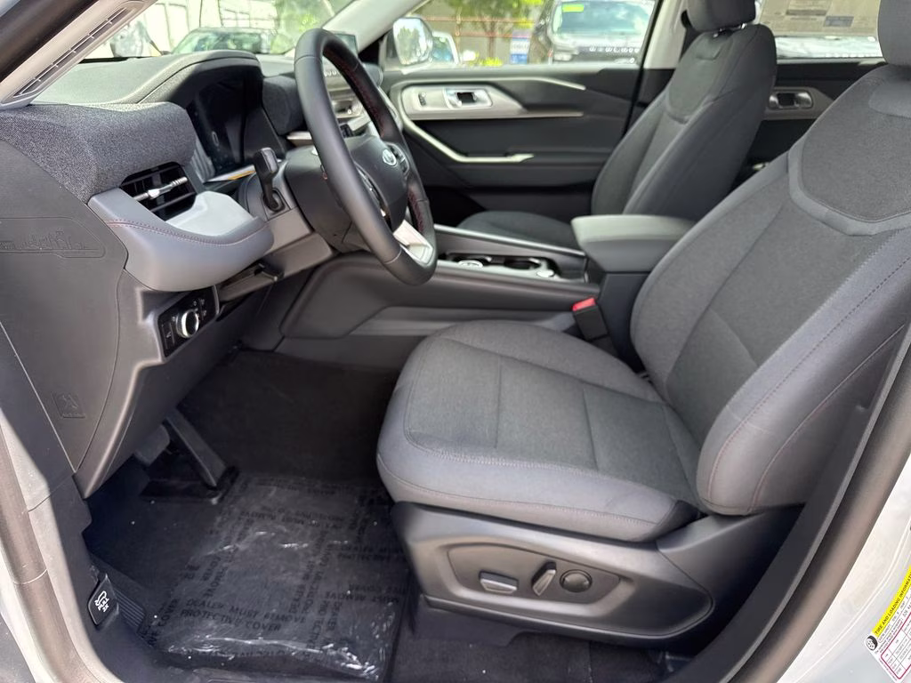 2026 Space White Metallic Ford Explorer Active RWD SUV