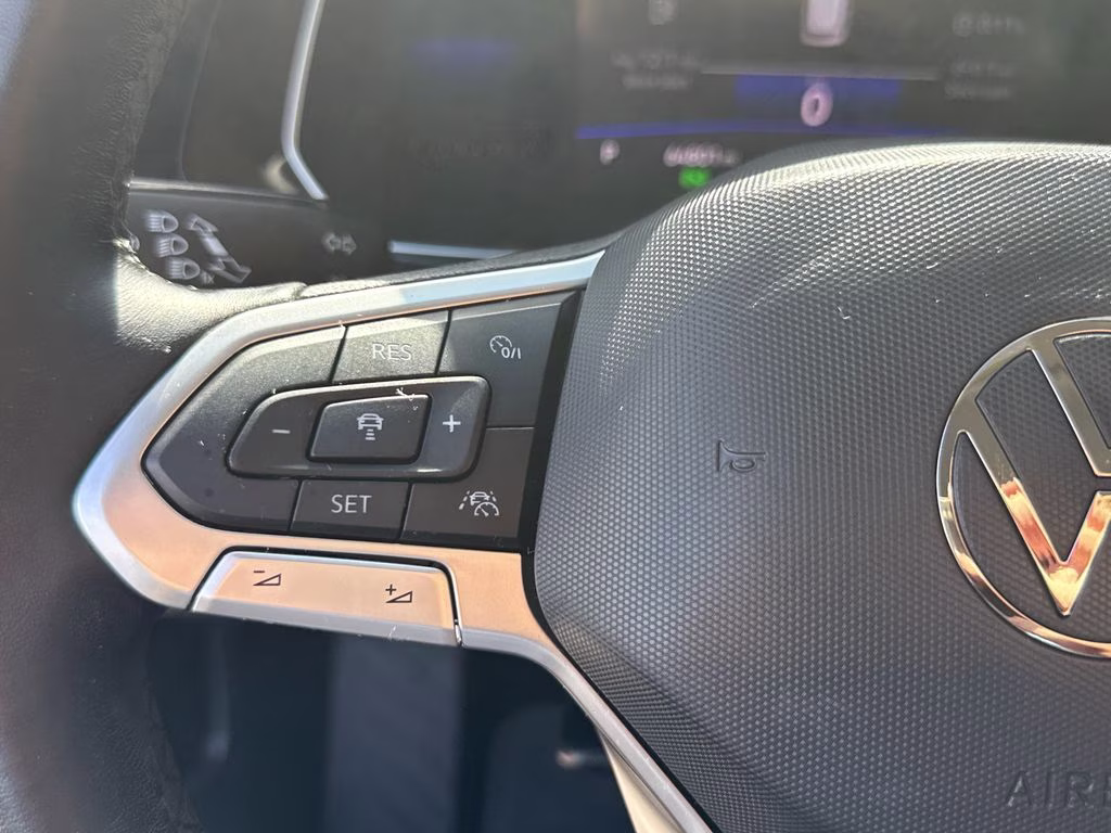 2022 Platinum Gray Metallic Volkswagen Jetta 1.5T SE FWD Sedan