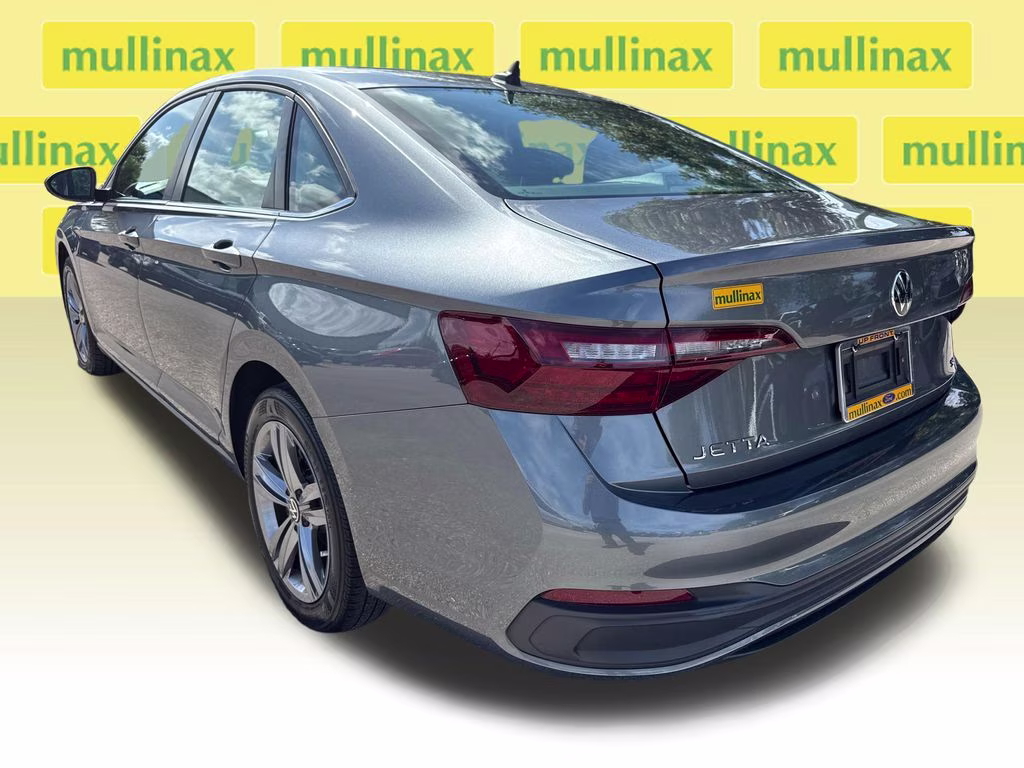 2022 Platinum Gray Metallic Volkswagen Jetta 1.5T SE FWD Sedan