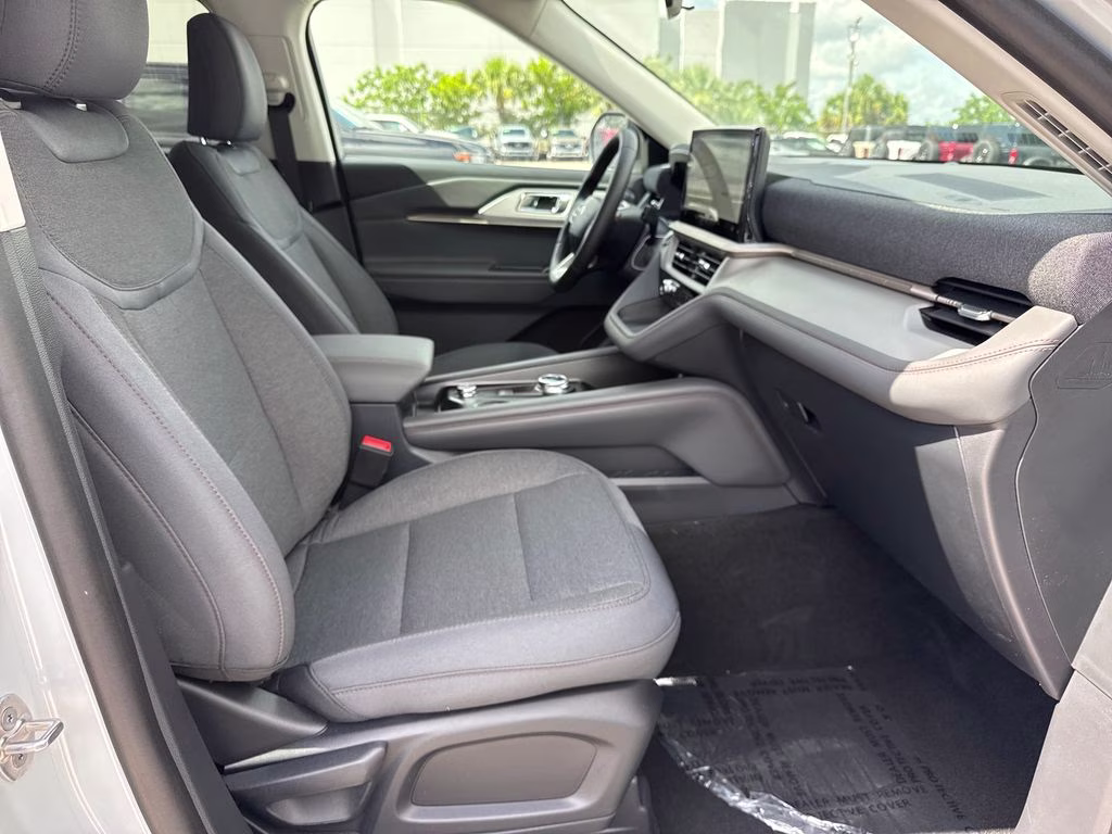2026 Space White Metallic Ford Explorer Active RWD SUV