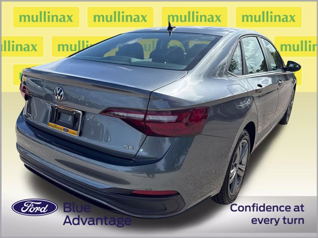 2022 Platinum Gray Metallic Volkswagen Jetta 1.5T SE FWD Sedan