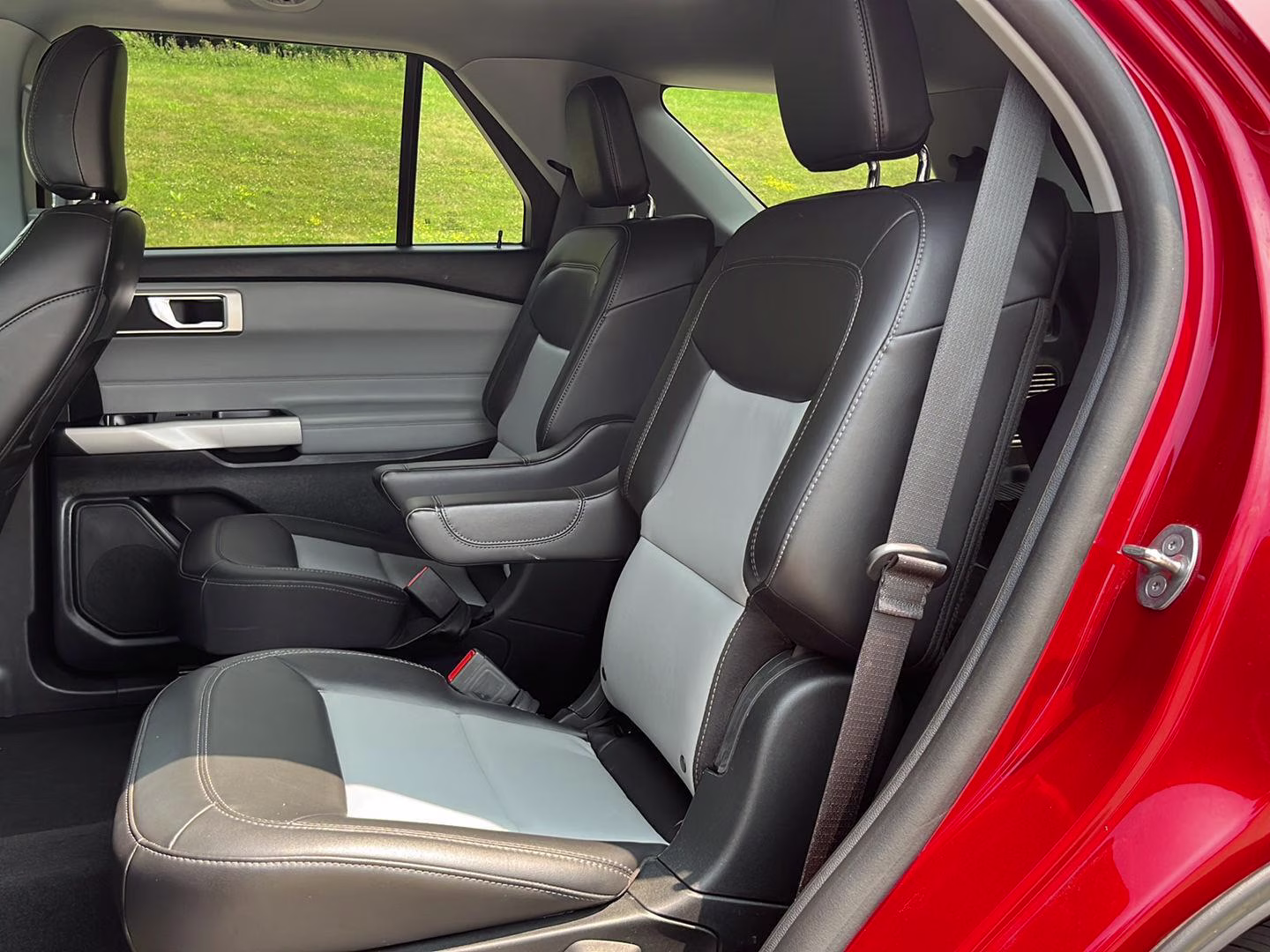 2024 Rapid Red Metallic Tinted Clearcoat Ford Explorer XLT 4X4 SUV