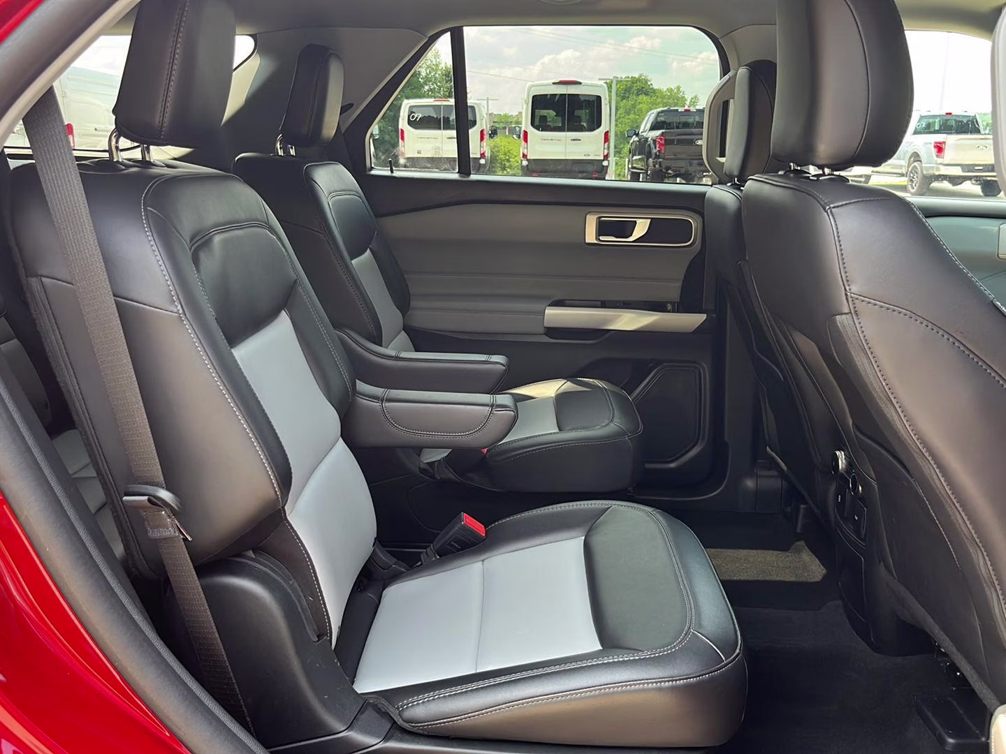 2024 Rapid Red Metallic Tinted Clearcoat Ford Explorer XLT 4X4 SUV