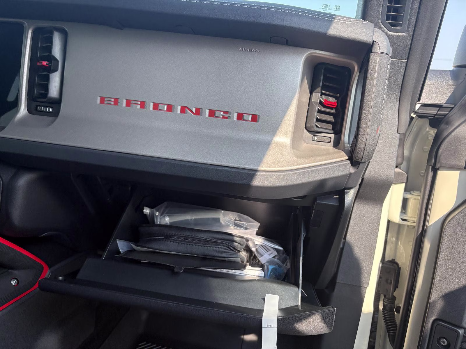 2026 Wimbledon White Ford Bronco Outer Banks 4X4 SUV