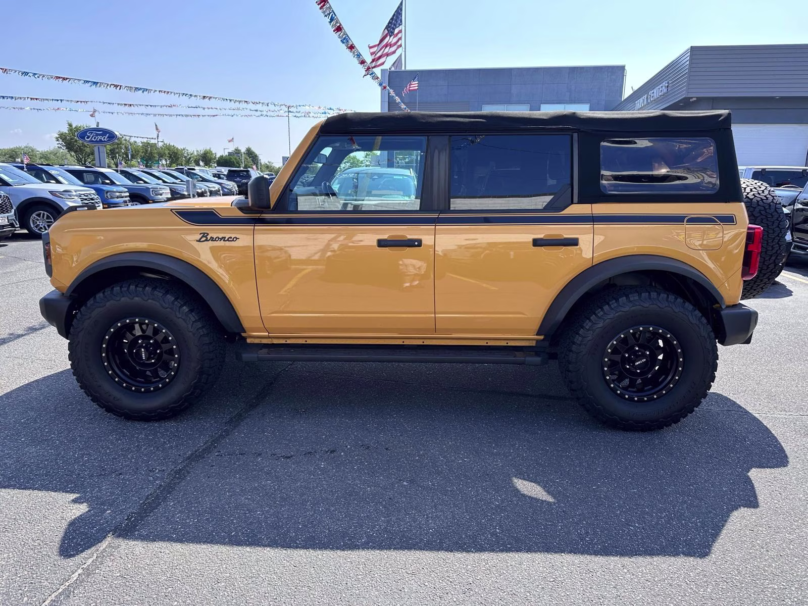 2022 Cyber Orange Metallic Tricoat Ford Bronco Big Bend 4 Door 4x4 4X4 SUV