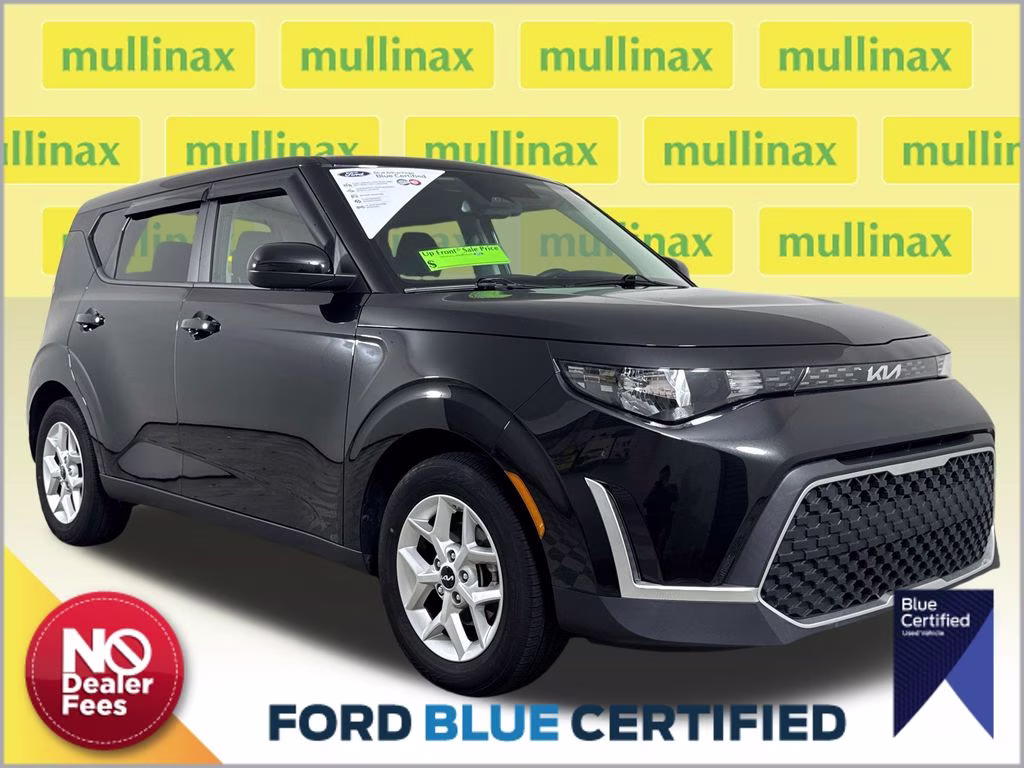 2024 Fusion Black Kia Soul S FWD Hatchback