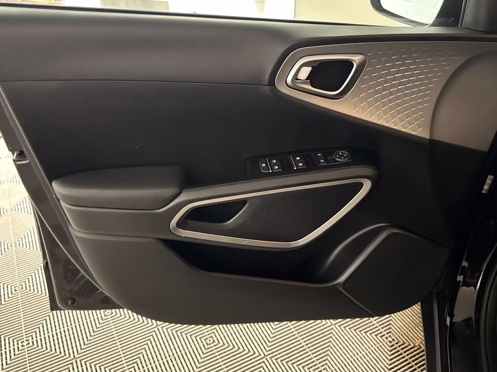 2024 Fusion Black Kia Soul S FWD Hatchback