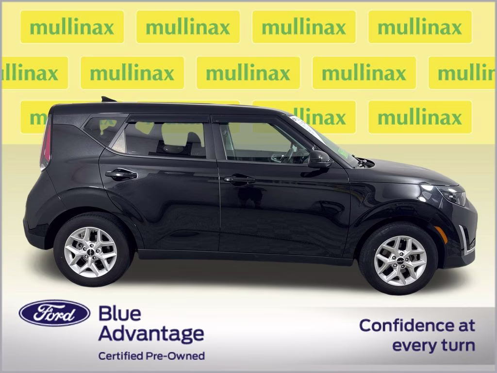 2024 Fusion Black Kia Soul S FWD Hatchback