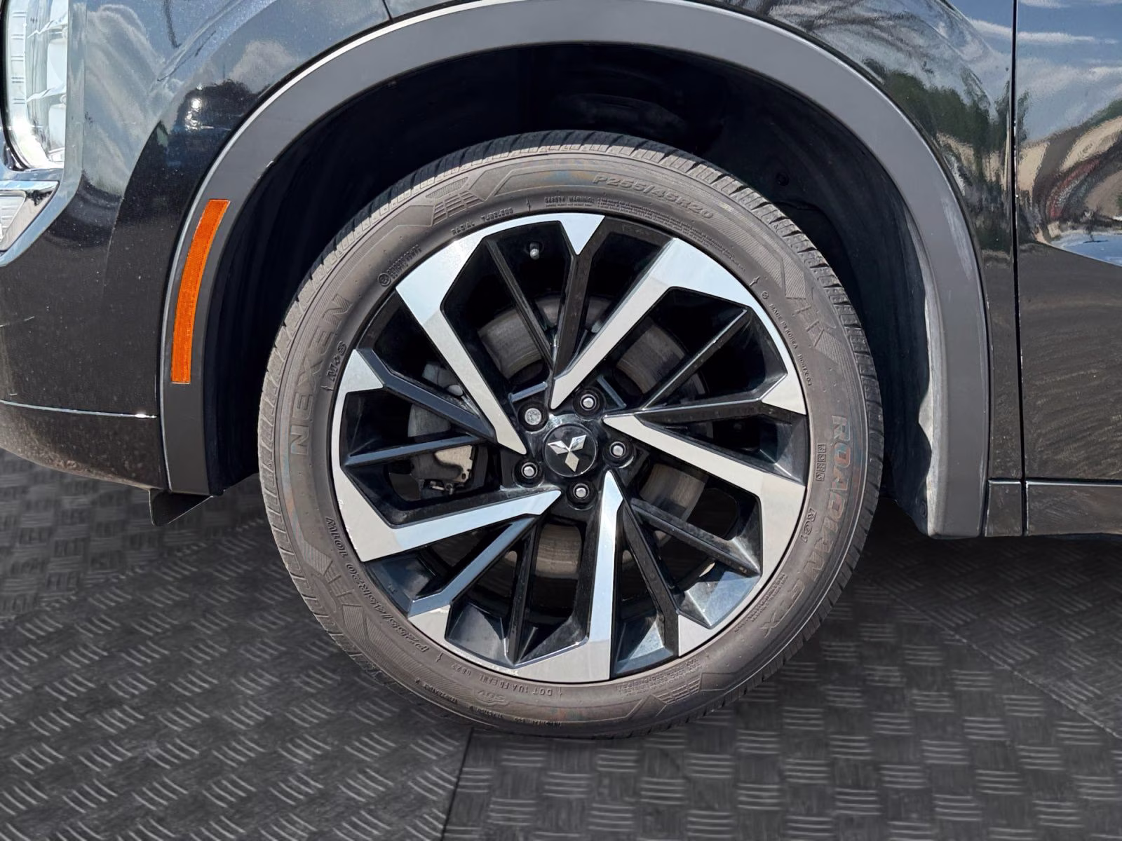2022 Labrador Black Pearl Mitsubishi Outlander SEL 4X4 SUV