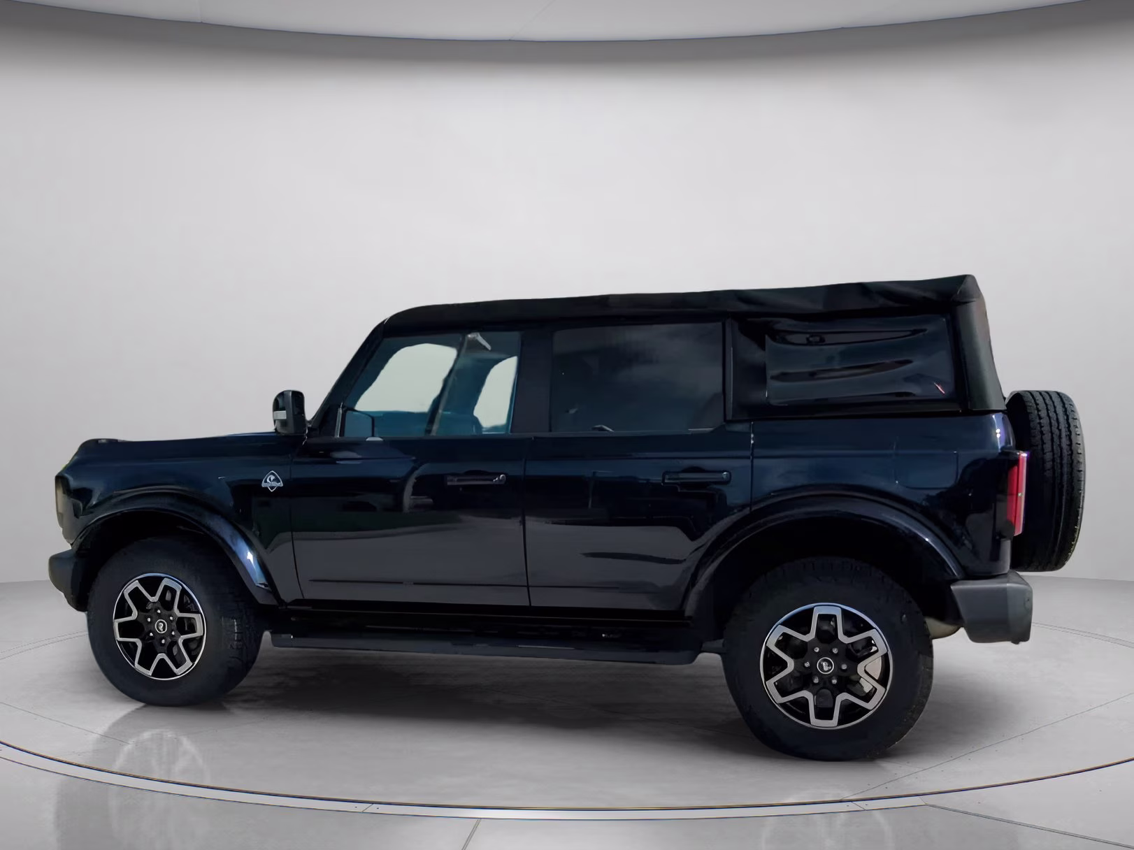 2021 Antimatter Blue Metallic Ford Bronco Outer Banks 4X4 Convertible