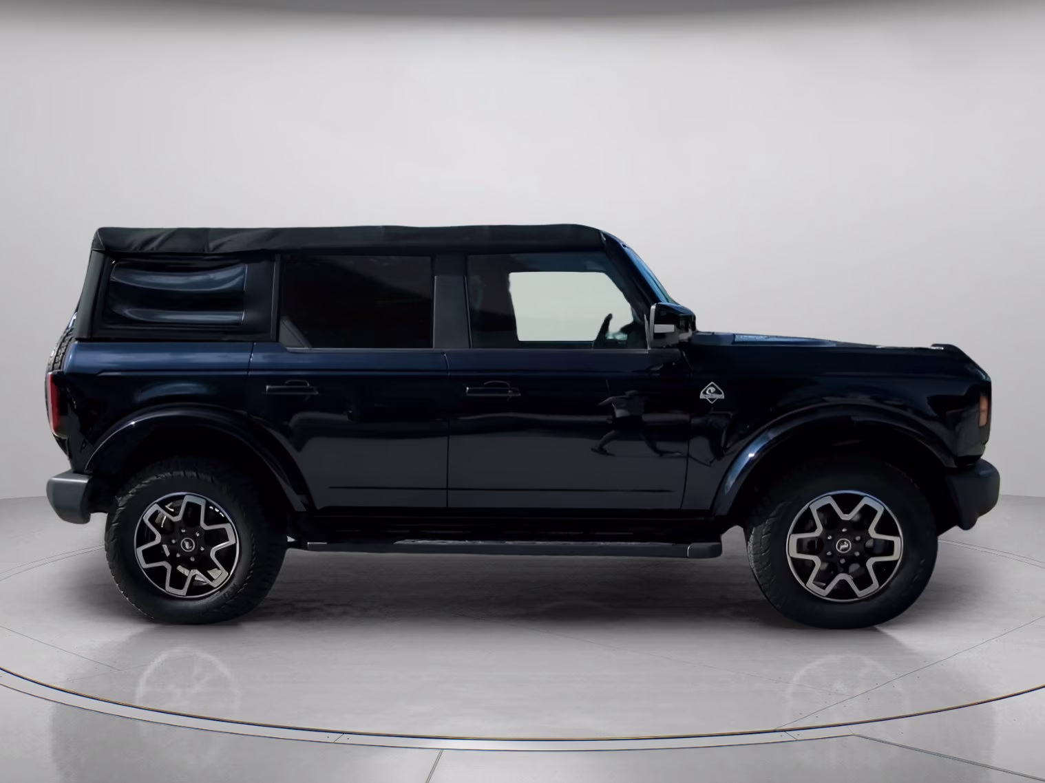 2021 Antimatter Blue Metallic Ford Bronco Outer Banks 4X4 Convertible