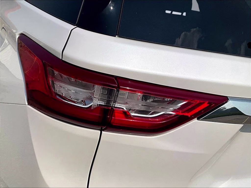 2021 Iridescent Pearl Tricoat Chevrolet Traverse High Country AWD SUV