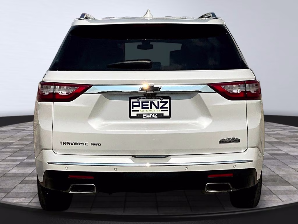 2021 Iridescent Pearl Tricoat Chevrolet Traverse High Country AWD SUV