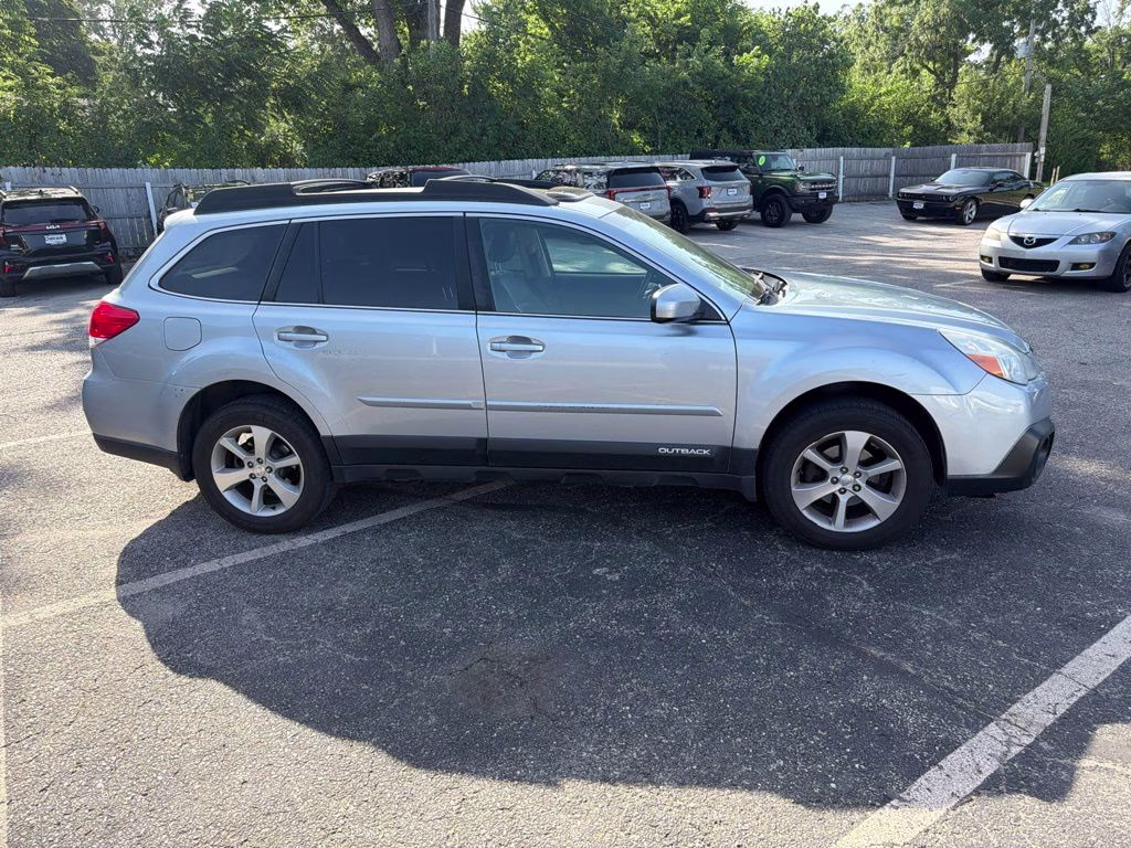 2013 Ice Silver Metallic Subaru Outback 2.5i AWD SUV