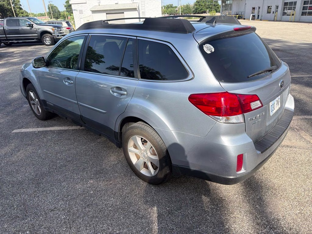 2013 Ice Silver Metallic Subaru Outback 2.5i AWD SUV