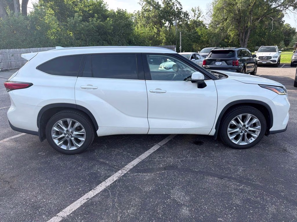 2021 Blizzard Pearl Toyota Highlander Limited AWD SUV