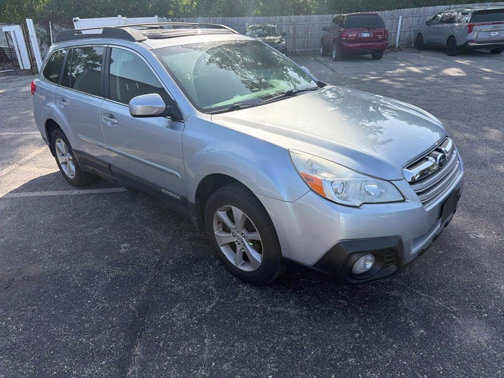 2013 Ice Silver Metallic Subaru Outback 2.5i AWD SUV