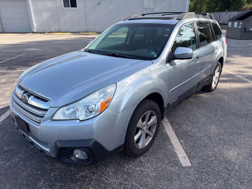 2013 Ice Silver Metallic Subaru Outback 2.5i AWD SUV
