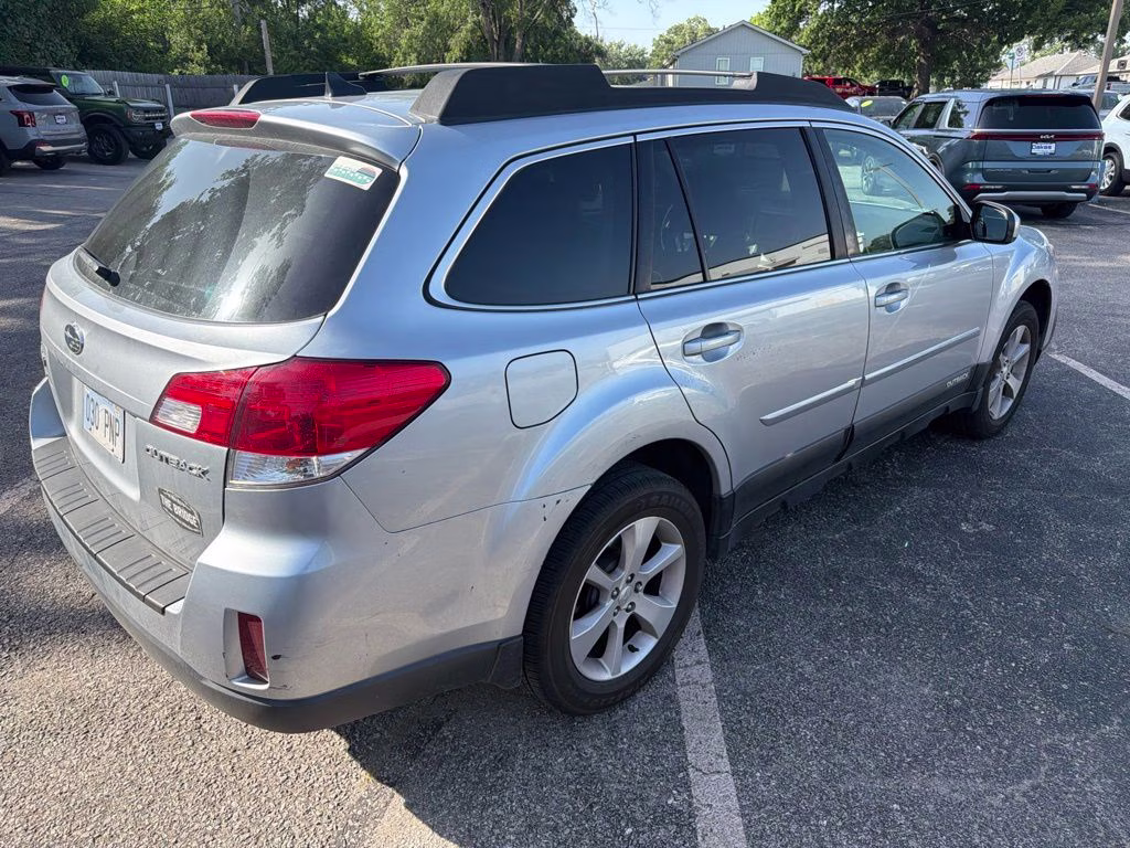 2013 Ice Silver Metallic Subaru Outback 2.5i AWD SUV