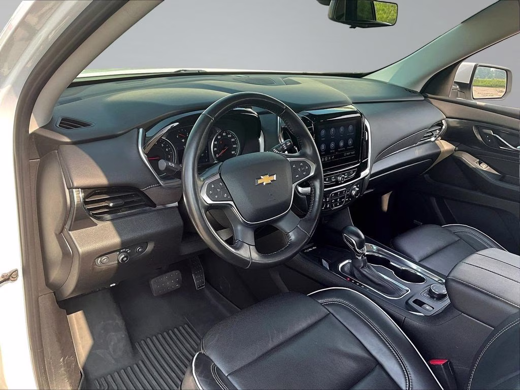 2021 Iridescent Pearl Tricoat Chevrolet Traverse High Country AWD SUV