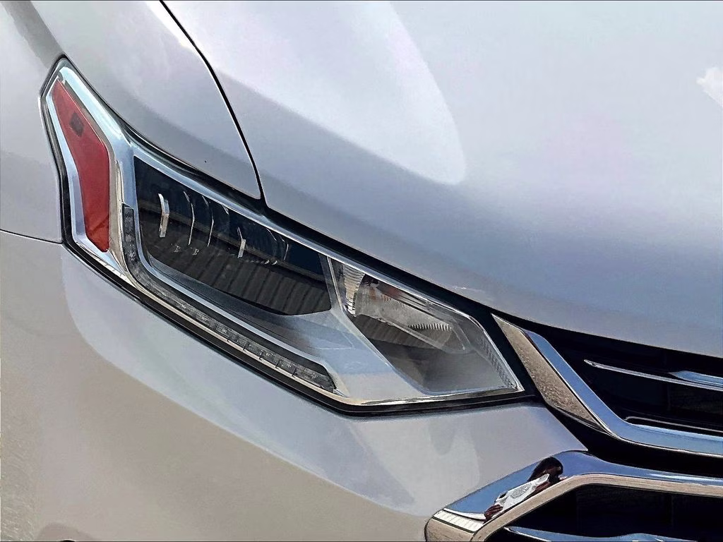 2021 Iridescent Pearl Tricoat Chevrolet Traverse High Country AWD SUV