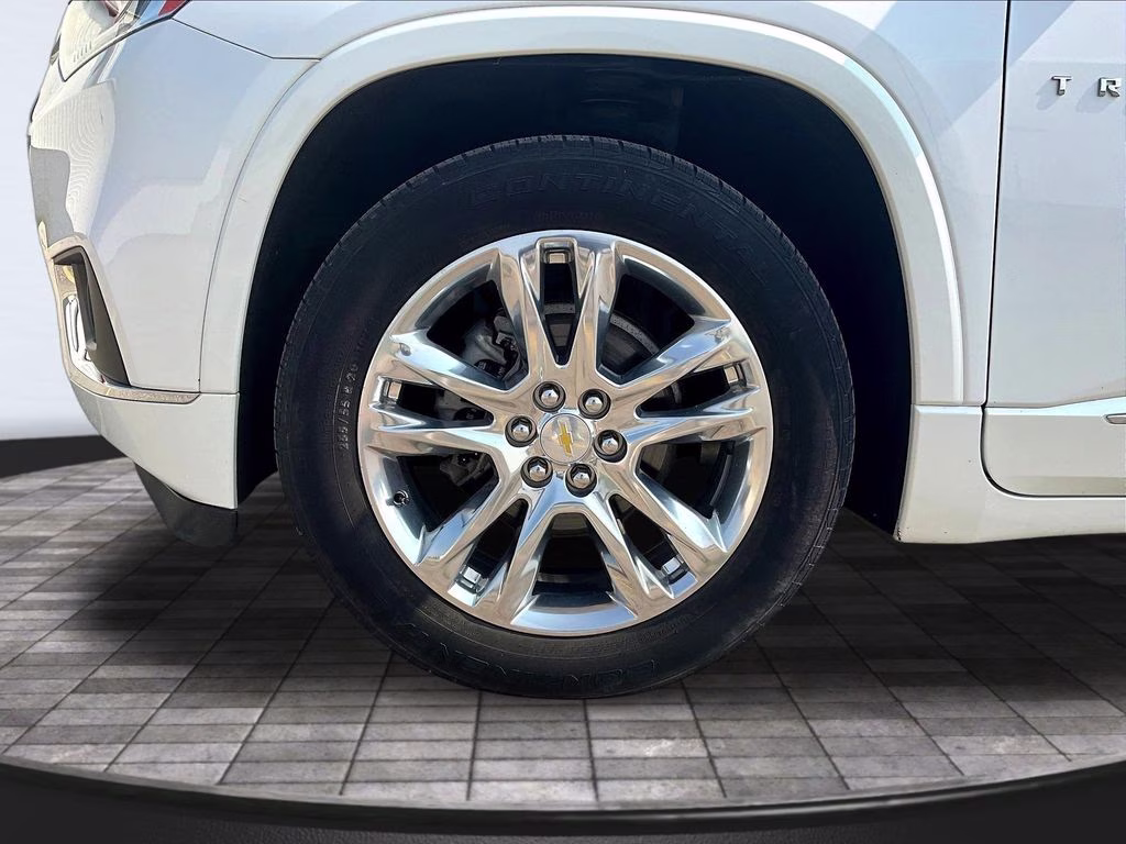 2021 Iridescent Pearl Tricoat Chevrolet Traverse High Country AWD SUV