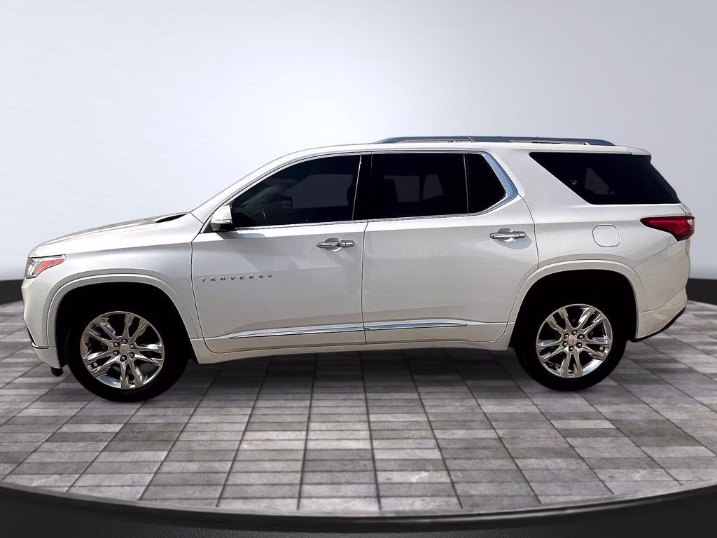 2021 Iridescent Pearl Tricoat Chevrolet Traverse High Country AWD SUV